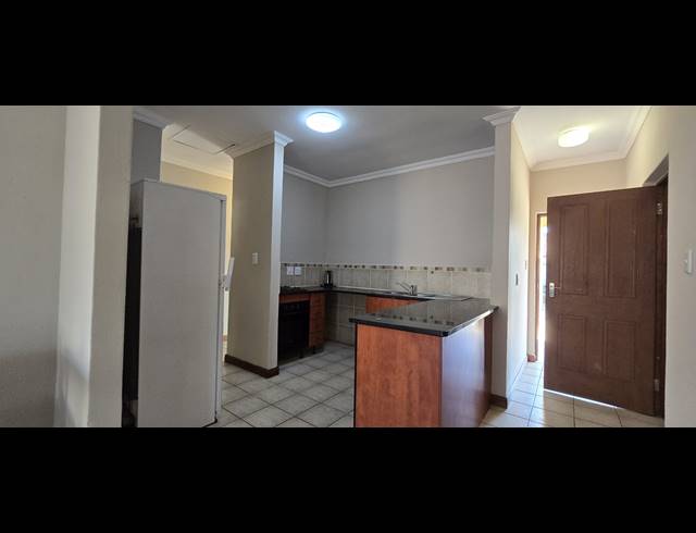 3 BEDROOM FREEHOLD FOR SALE IN SINOVILLE